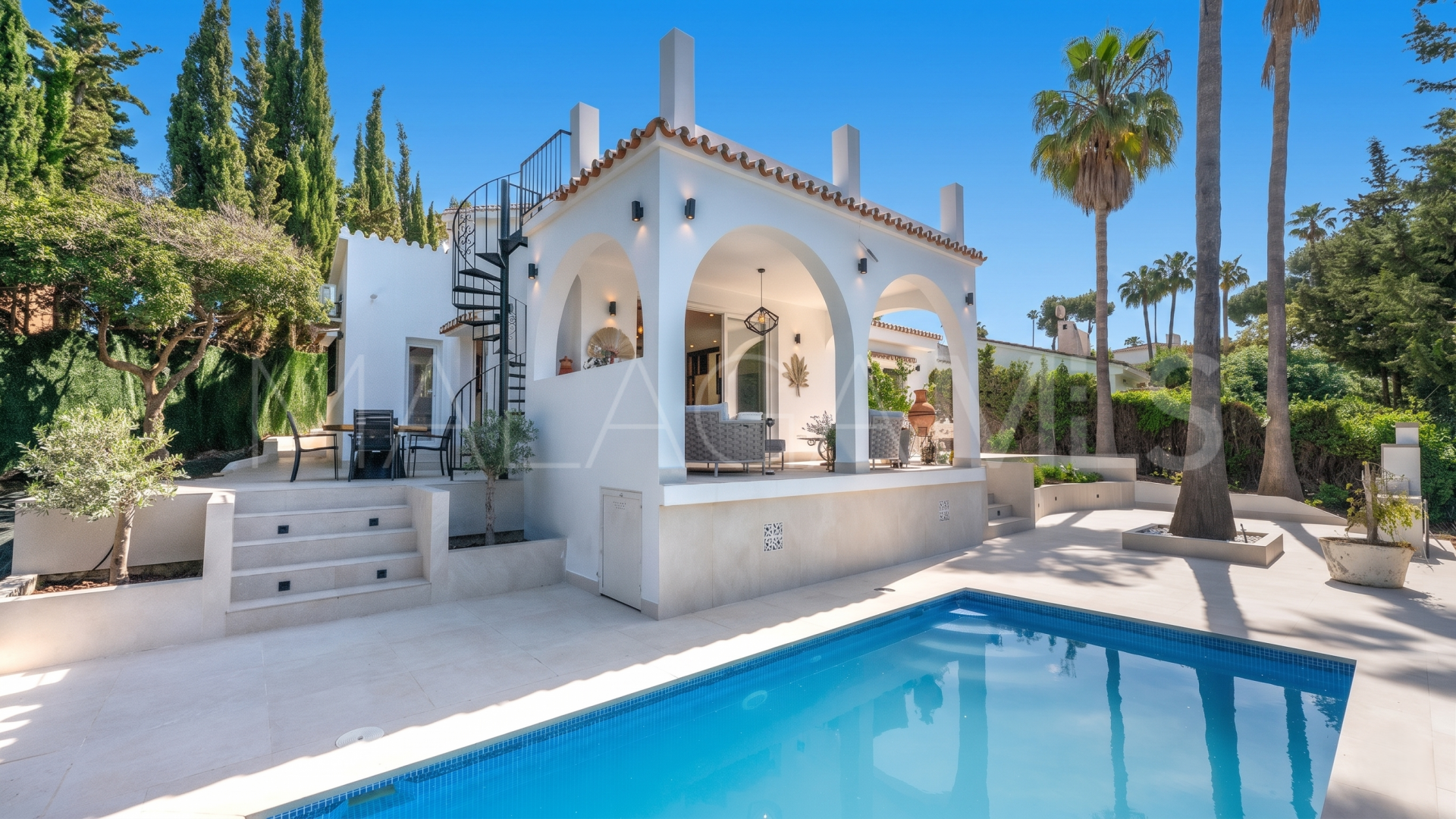 Hus i byn for sale in Elviria