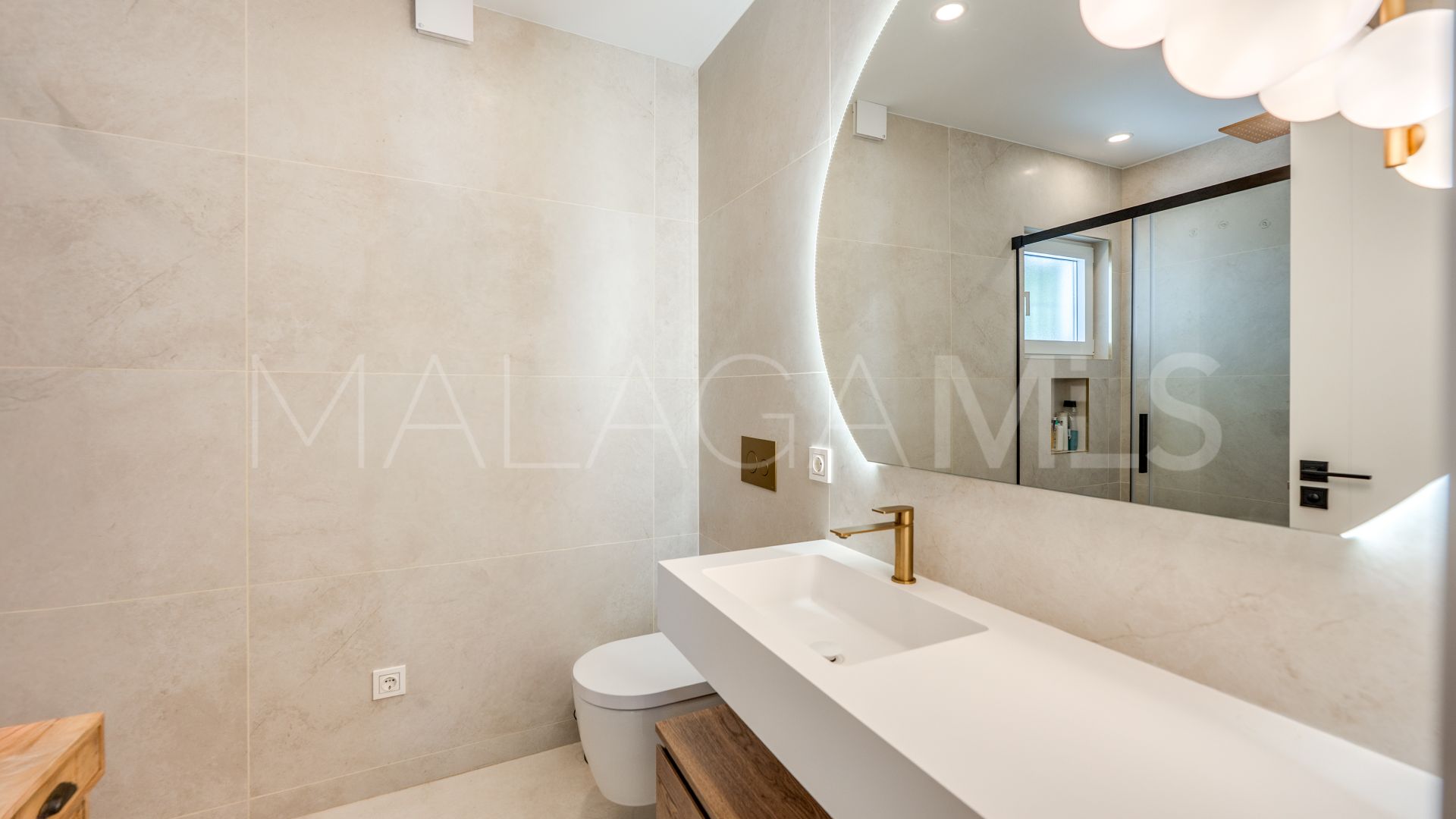 Hus i byn for sale in Elviria