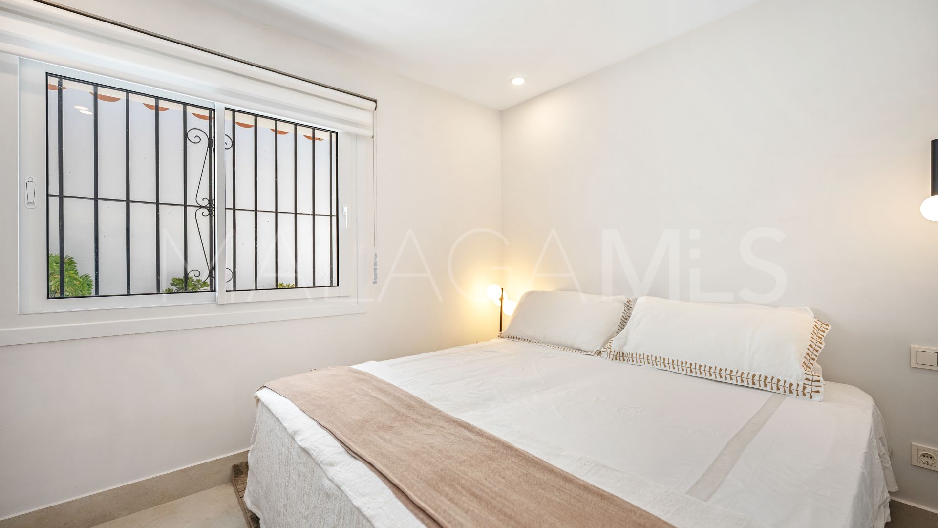 Hus i byn for sale in Elviria