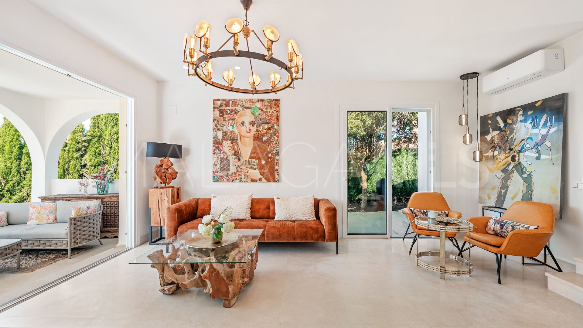 Hus i byn for sale in Elviria