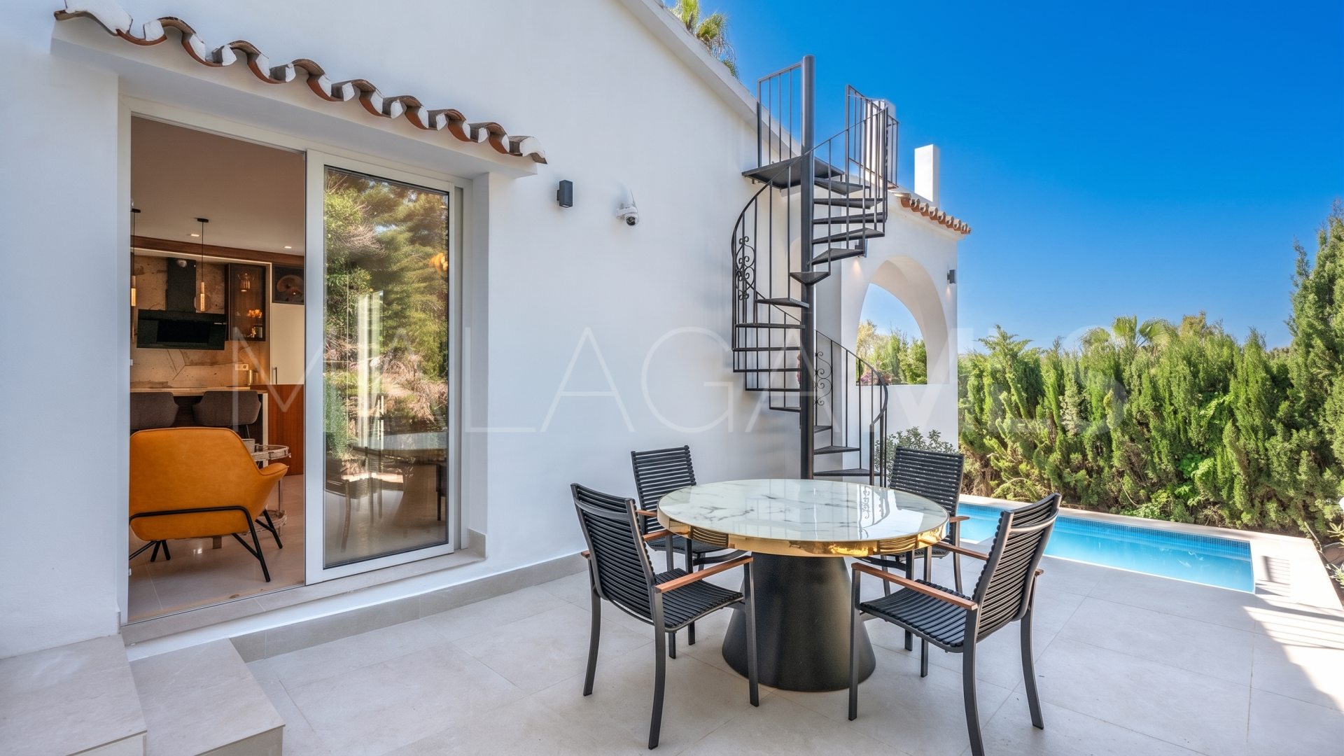 Hus i byn for sale in Elviria