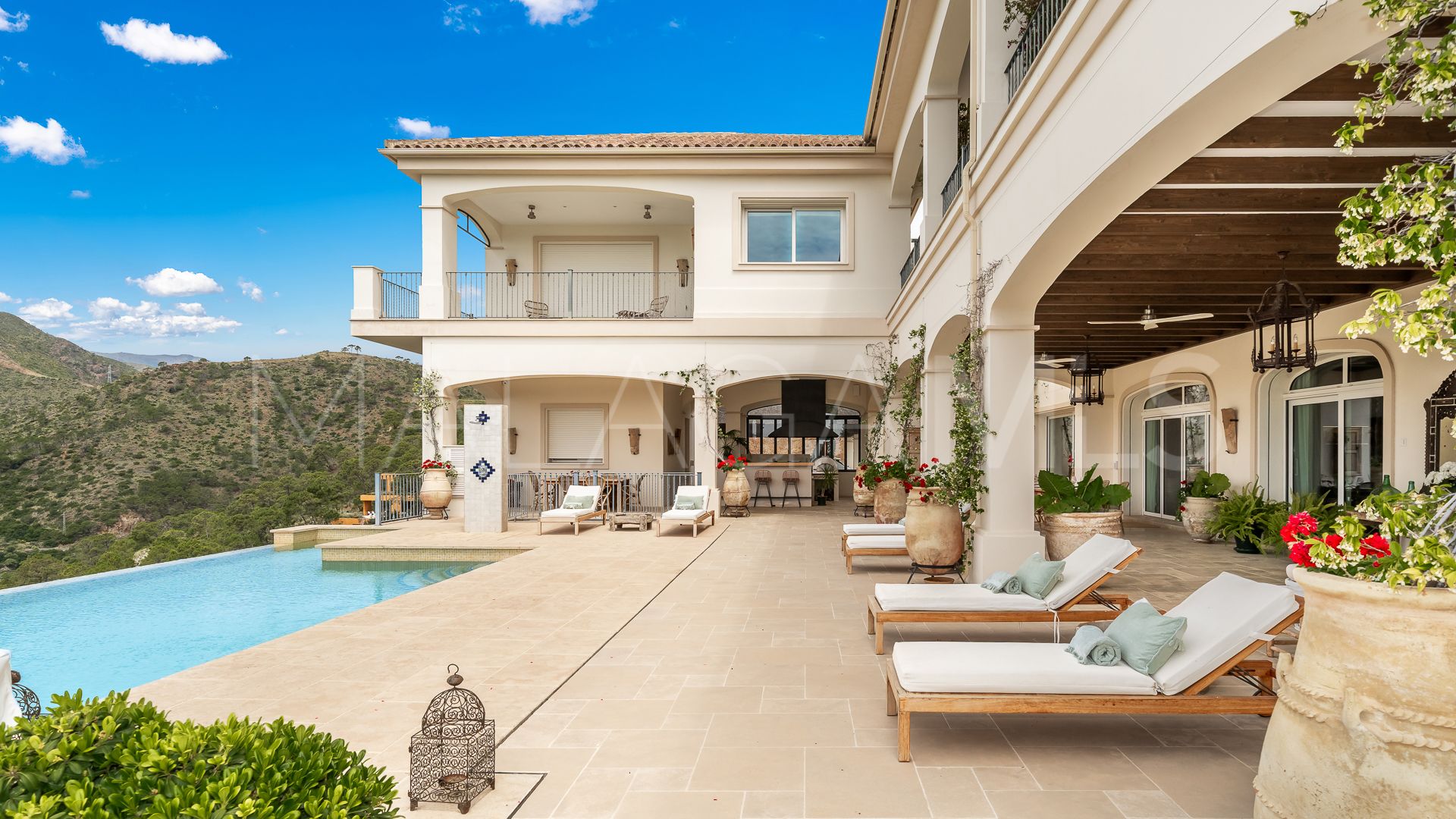 Buy villa in Monte Mayor with 6 bedrooms