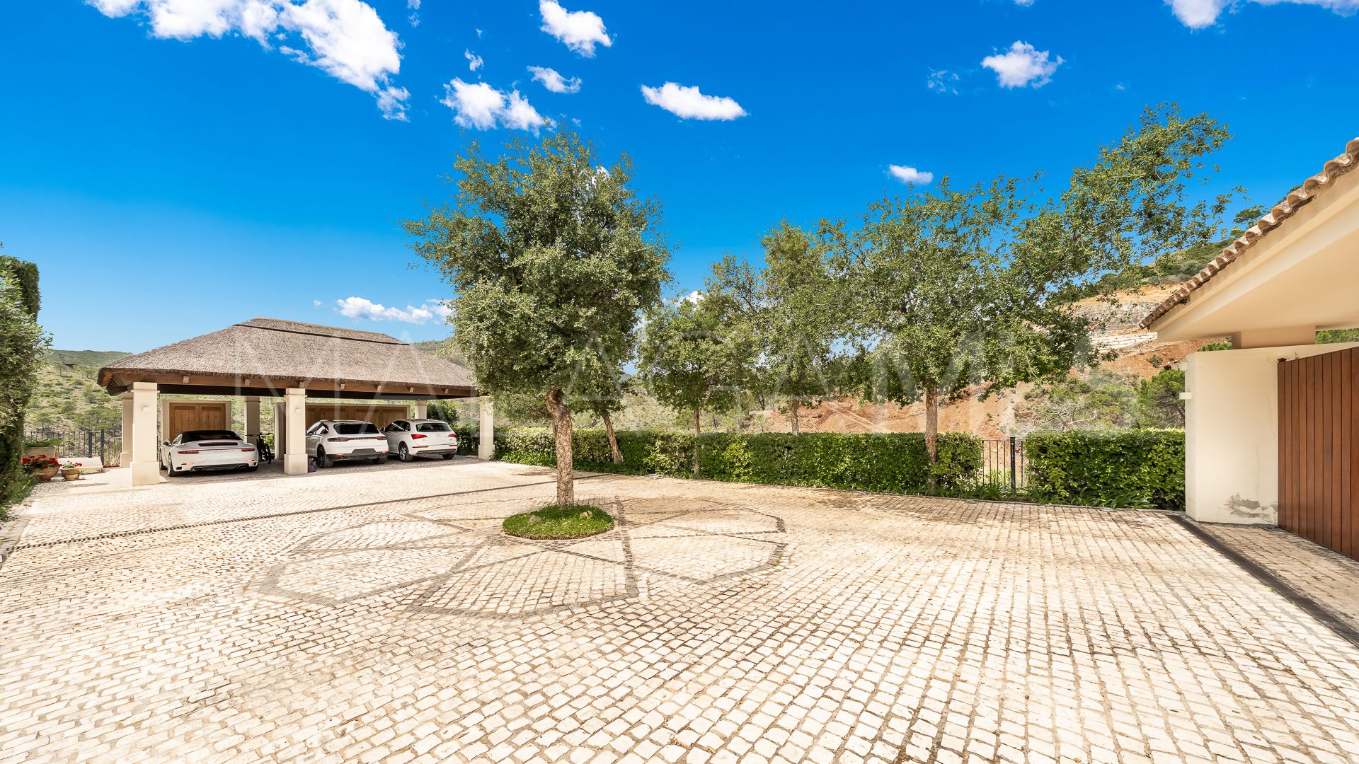 Buy villa in Monte Mayor with 6 bedrooms