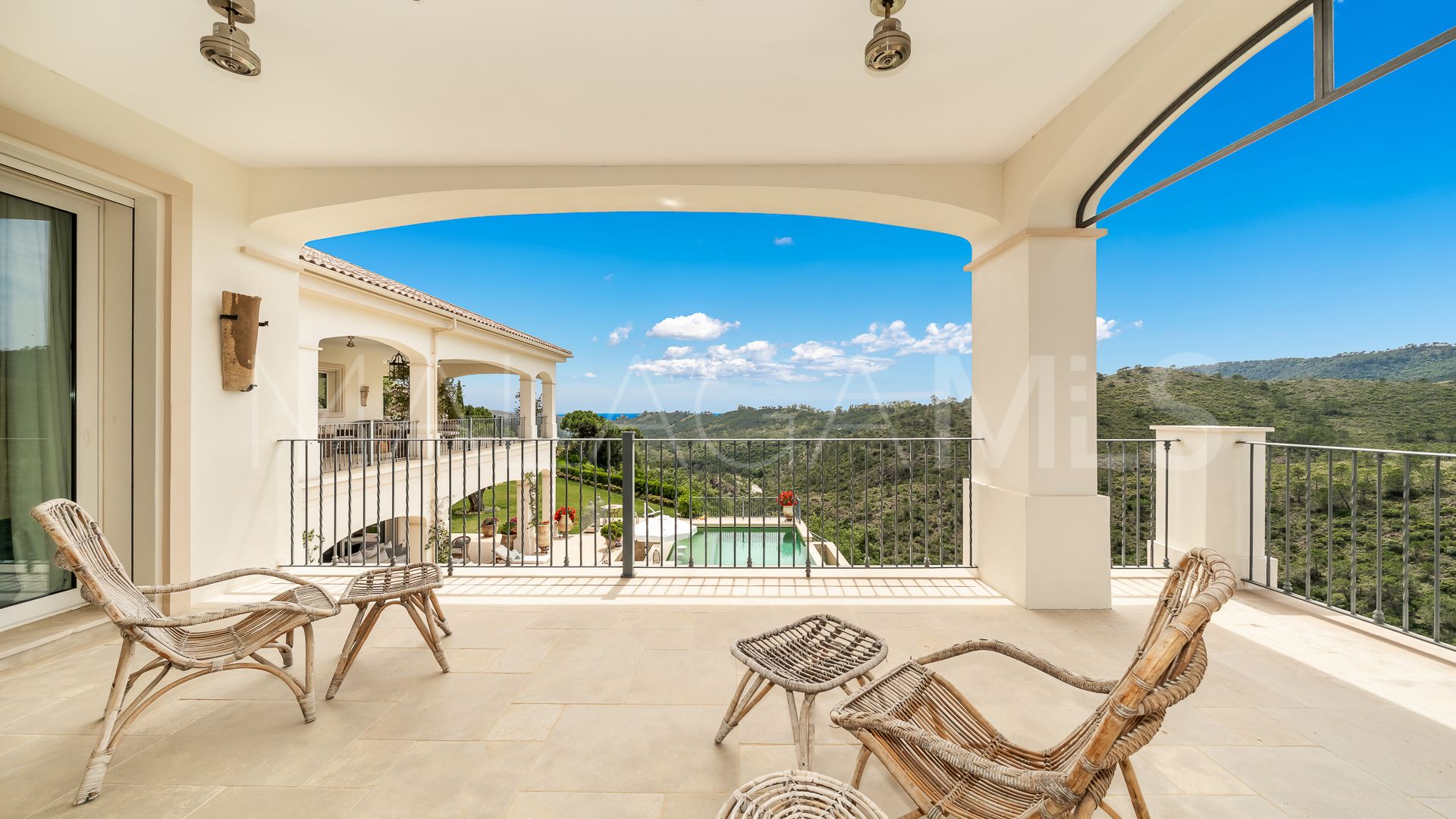 Buy villa in Monte Mayor with 6 bedrooms