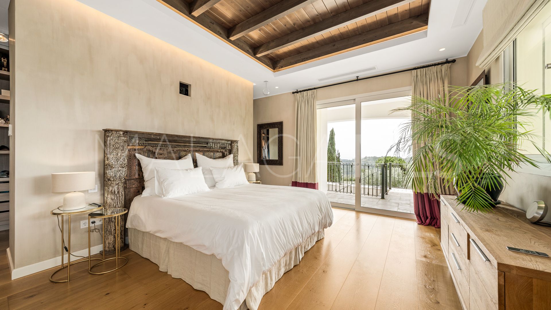 Buy villa in Monte Mayor with 6 bedrooms