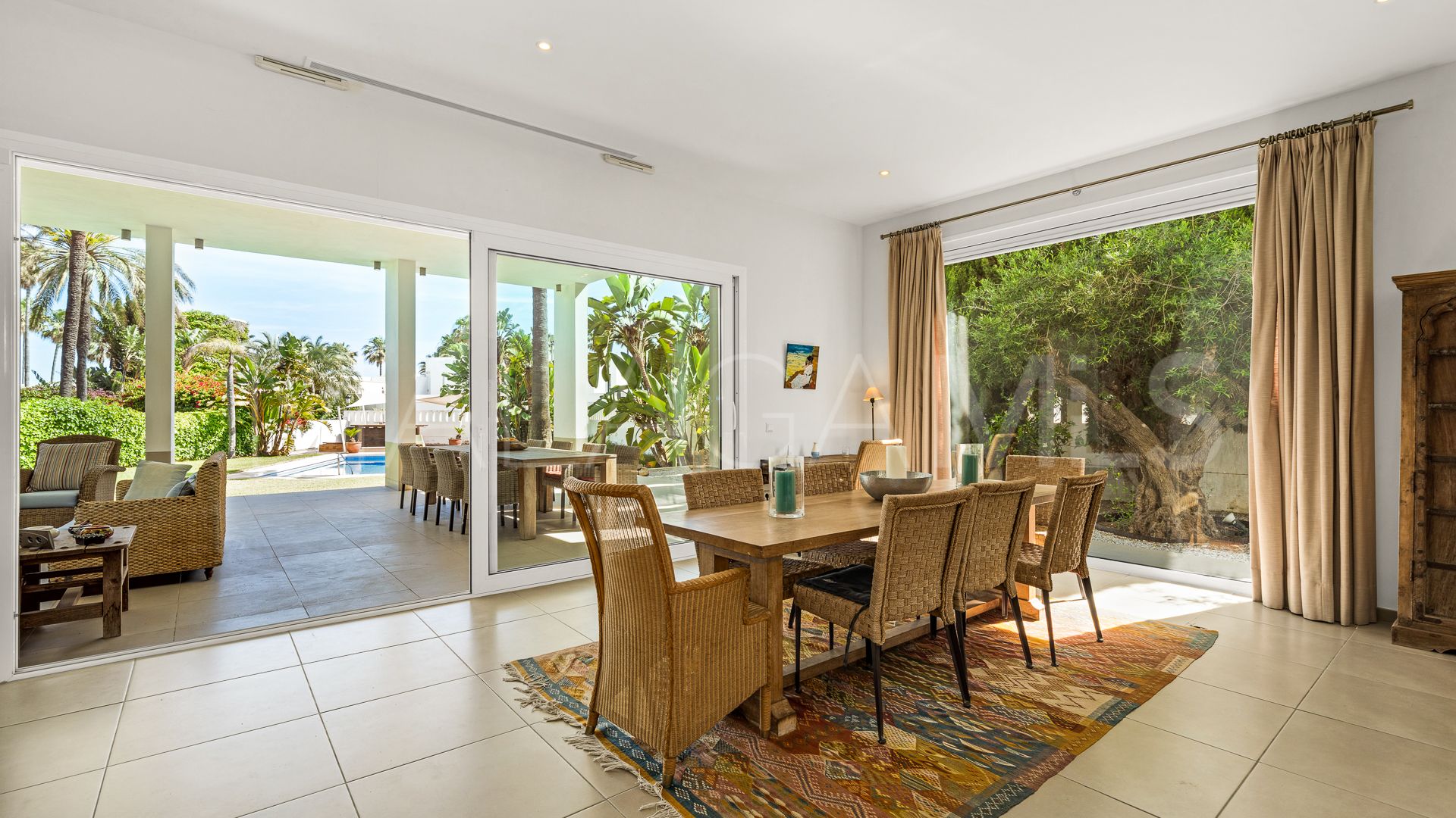 Villa for sale in Los Monteros