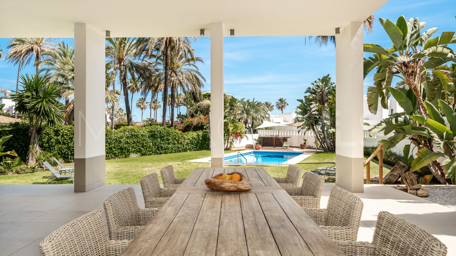 Villa for sale in Los Monteros