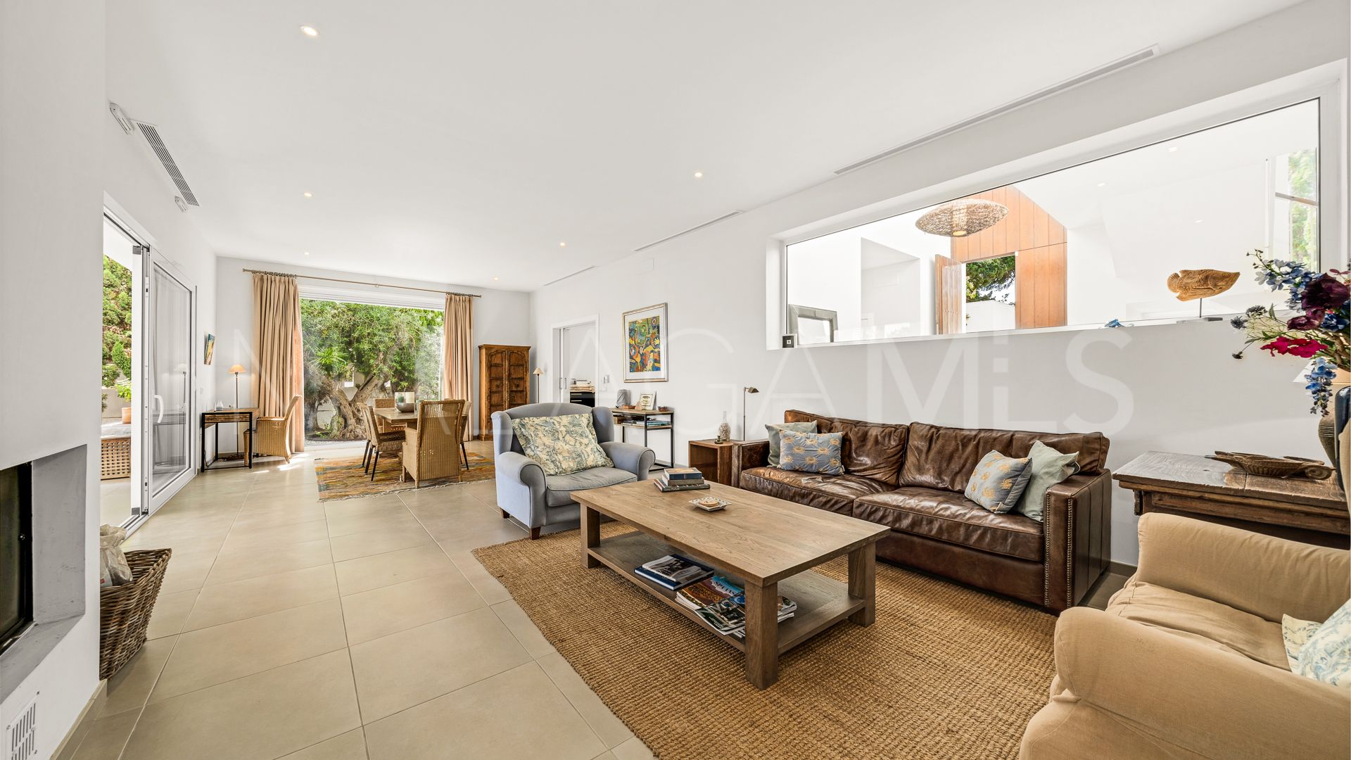 Villa for sale in Los Monteros