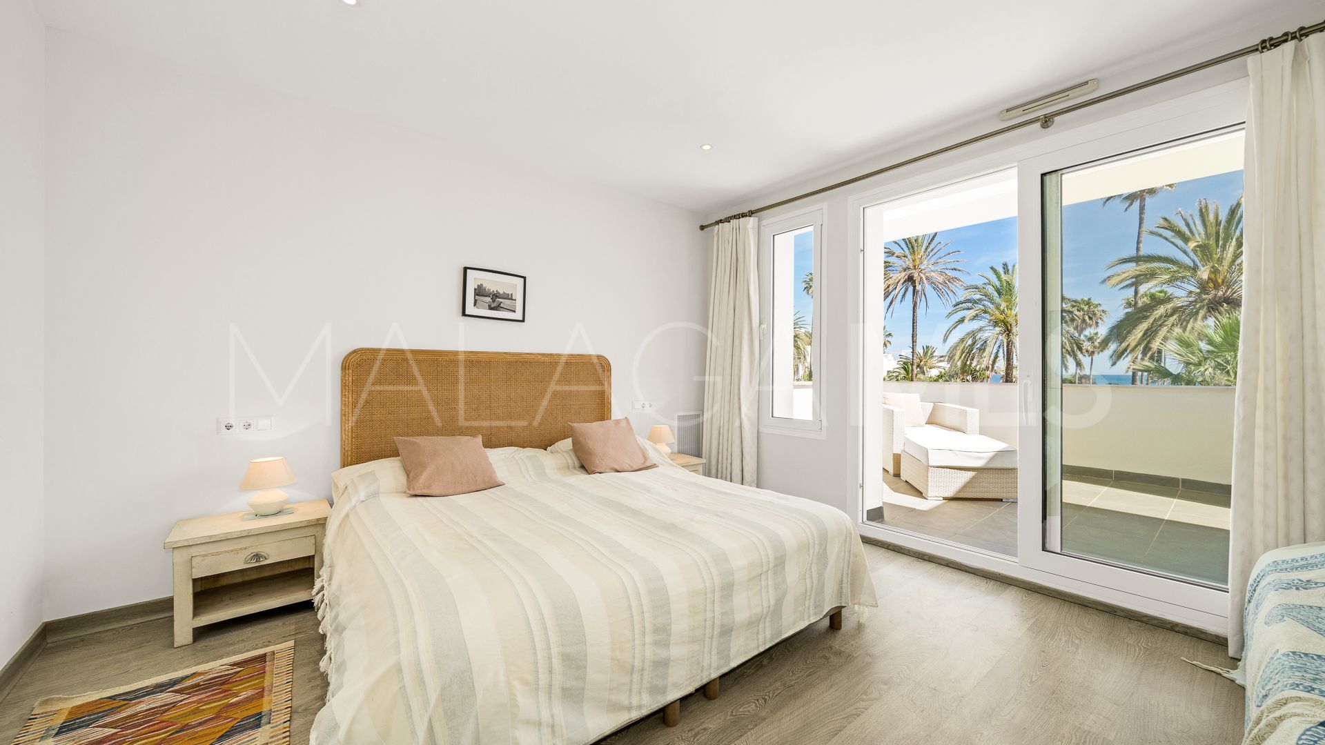 Villa for sale in Los Monteros