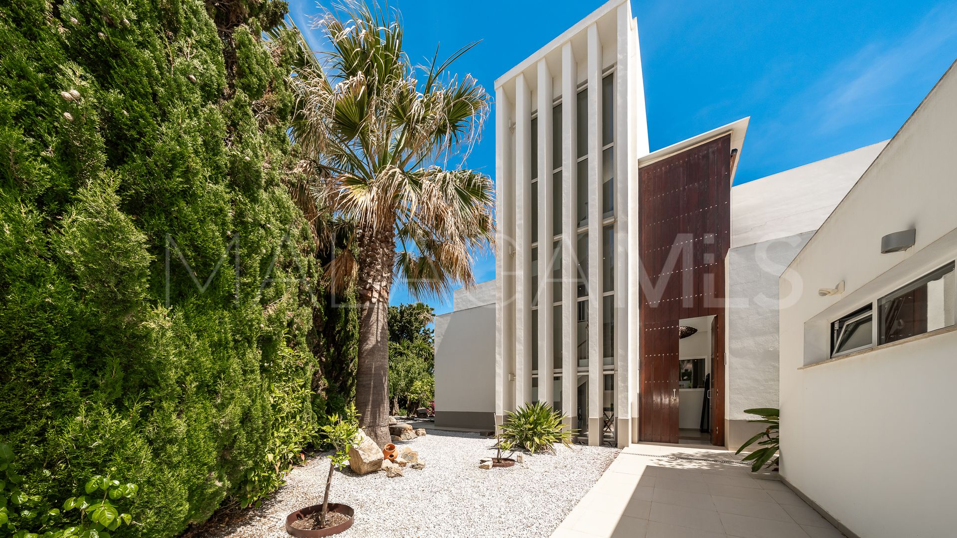 Villa for sale in Los Monteros