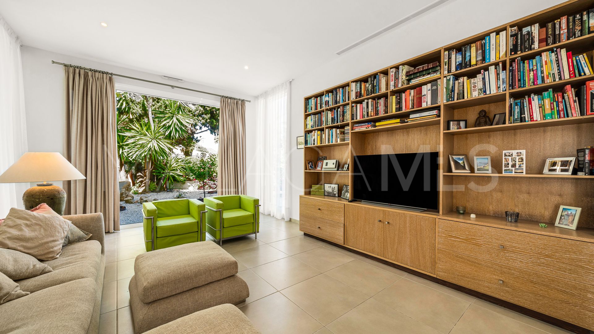 Villa for sale in Los Monteros