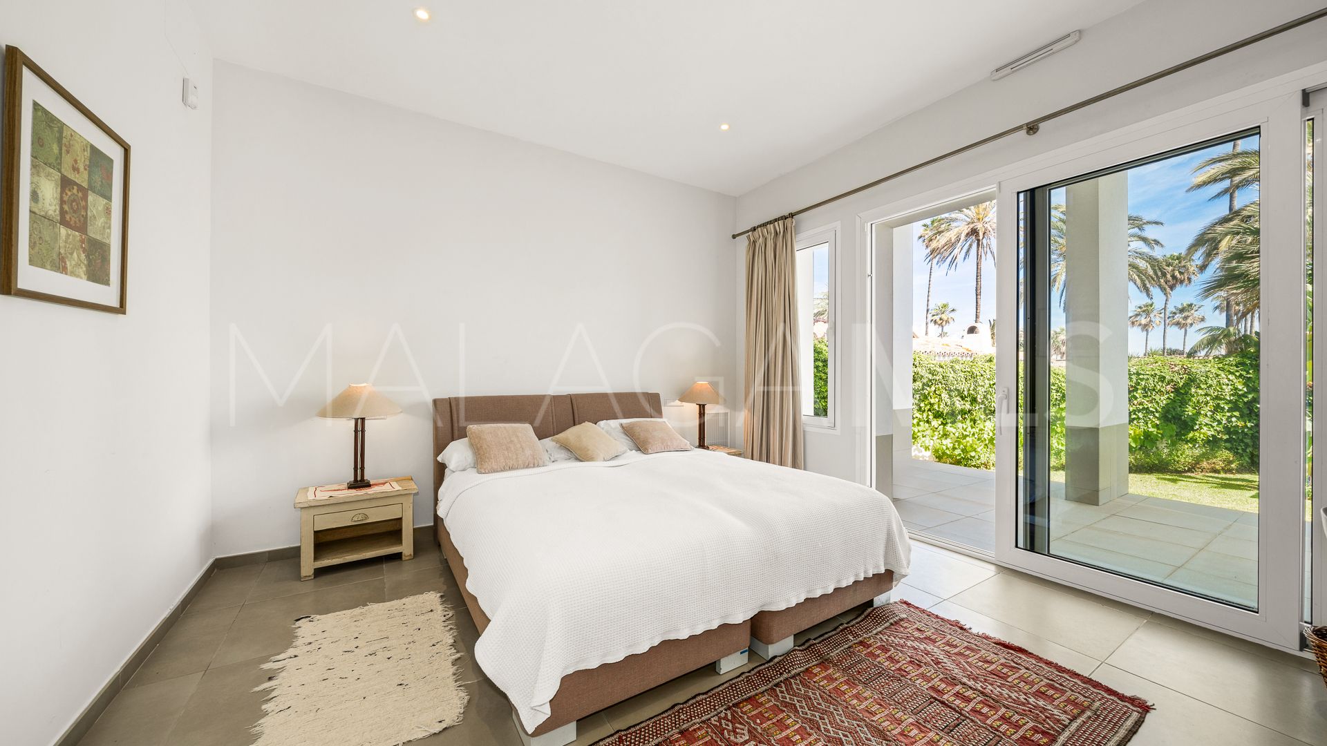 Villa for sale in Los Monteros