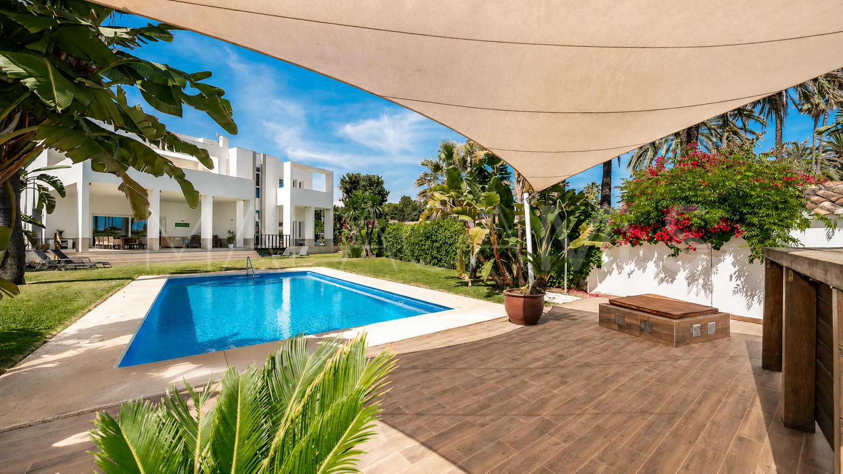 Villa for sale in Los Monteros