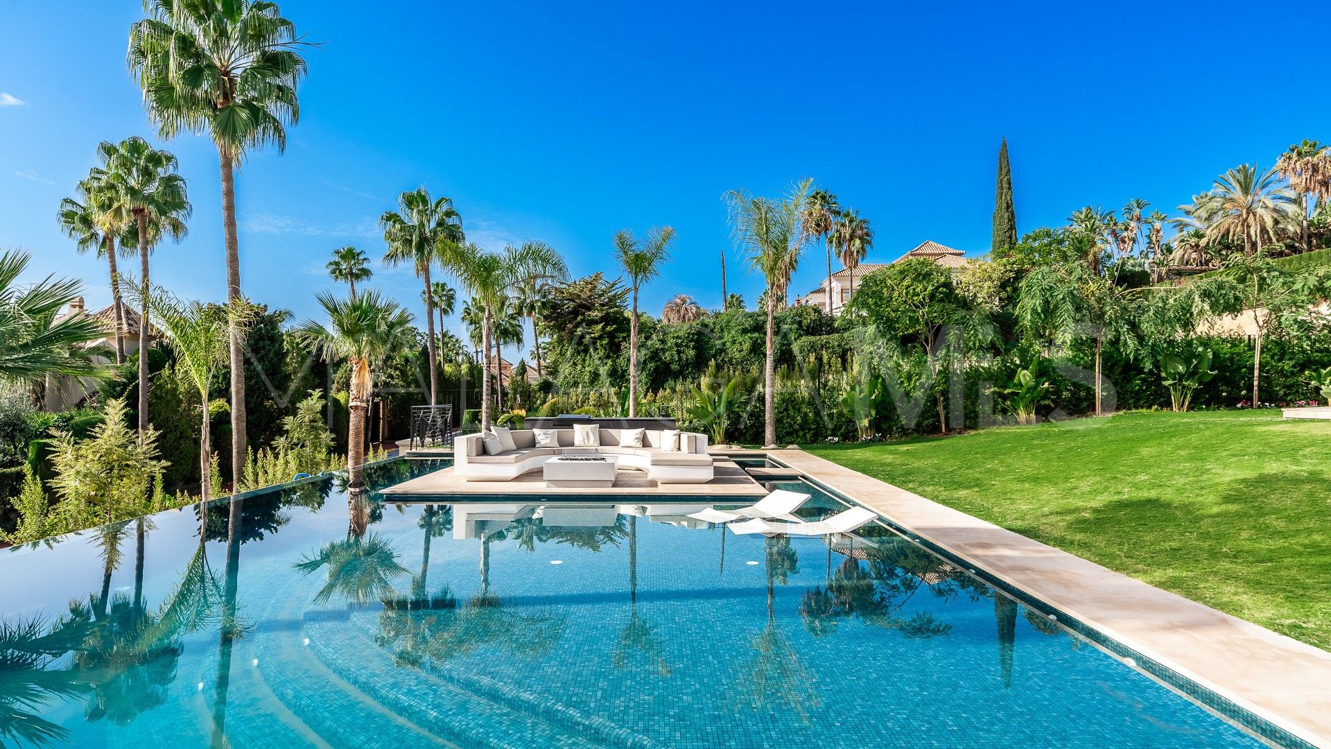 Villa for sale in Sierra Blanca