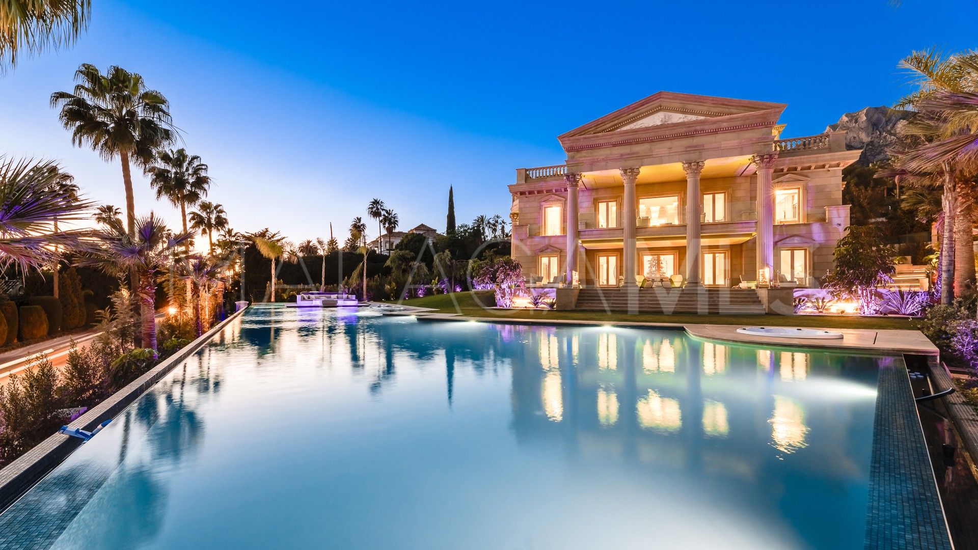 Villa for sale in Sierra Blanca