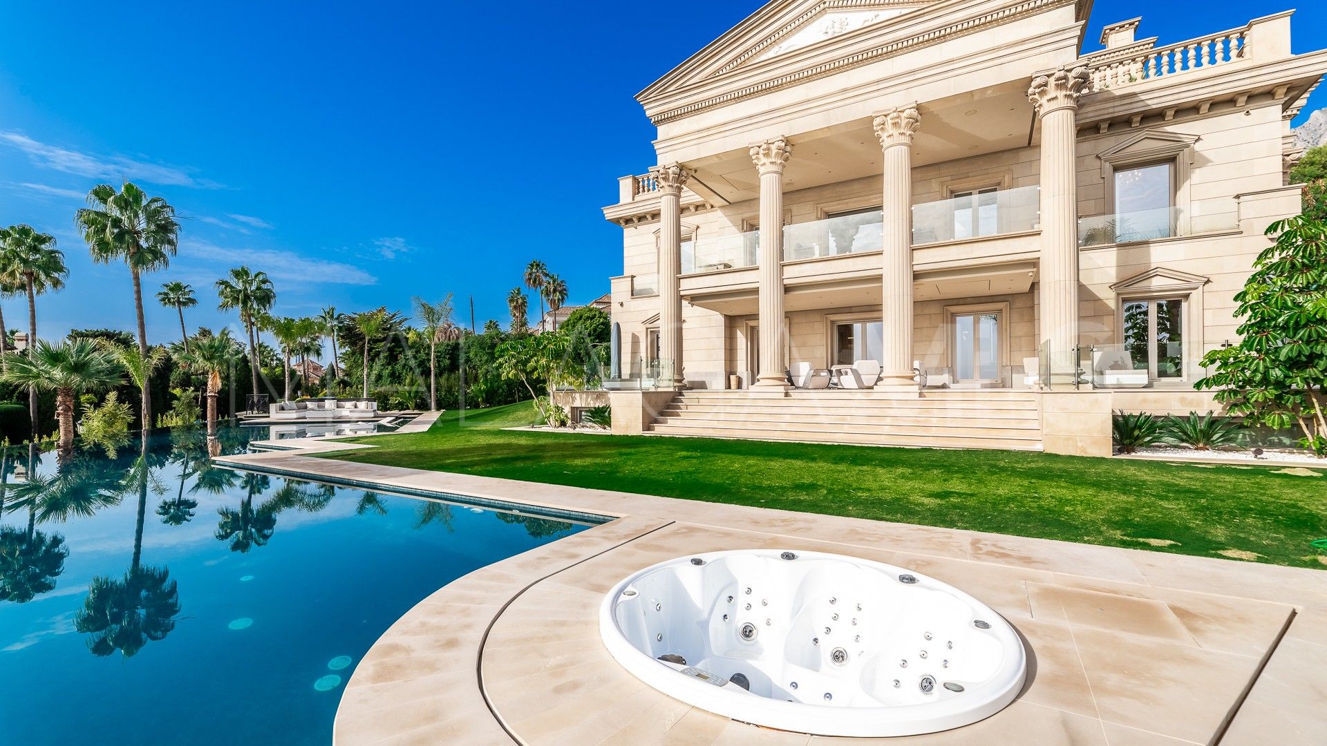 Villa for sale in Sierra Blanca