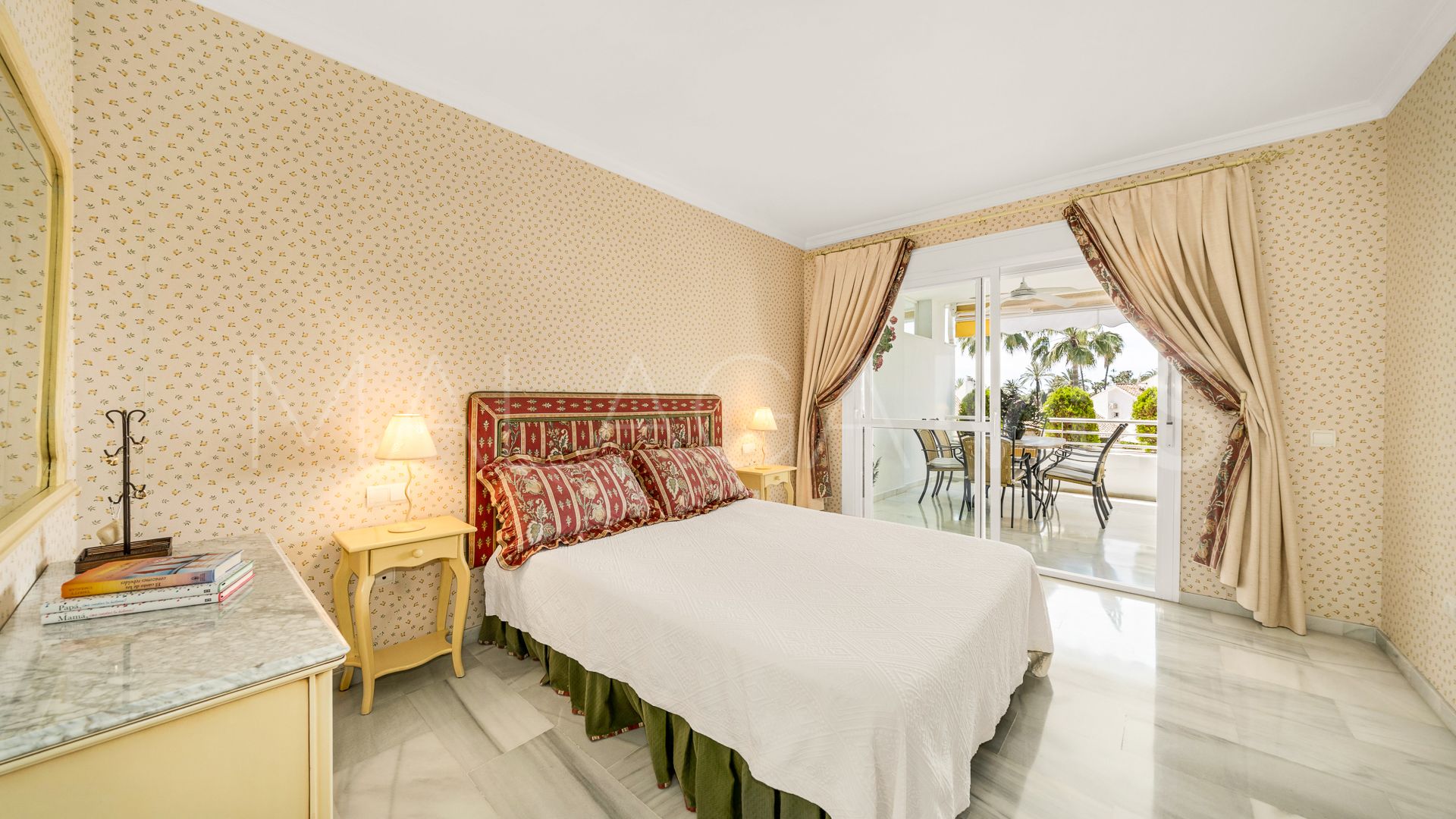 Lägenhet for sale in Guadalmina Baja