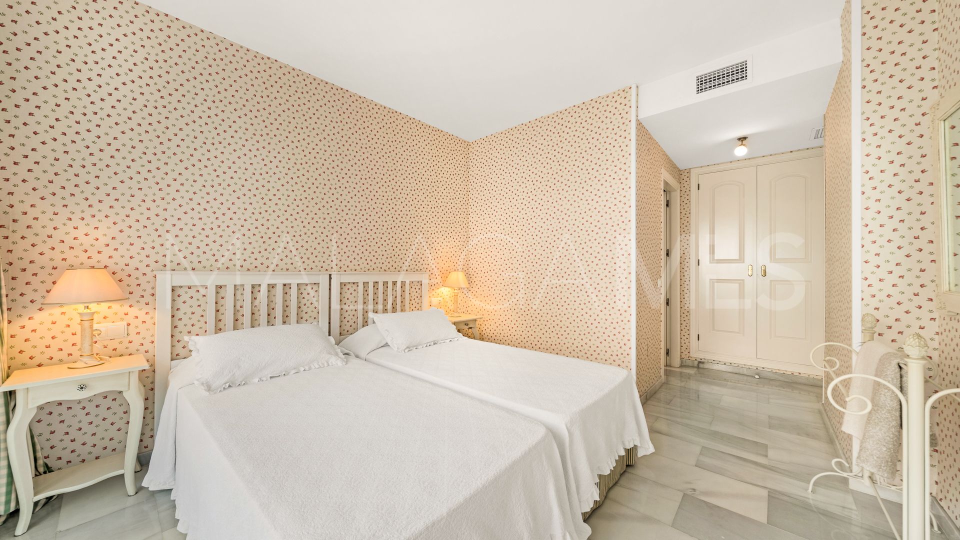 Lägenhet for sale in Guadalmina Baja