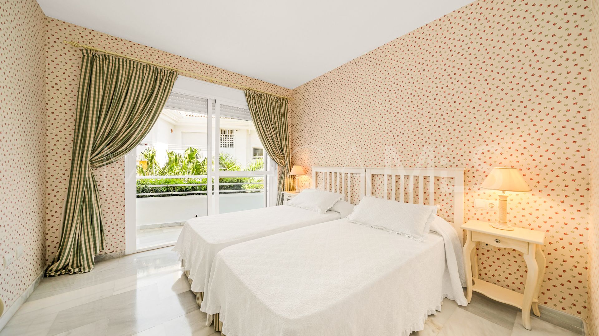 Lägenhet for sale in Guadalmina Baja