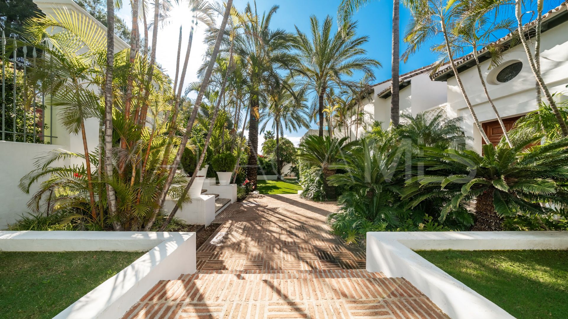 Villa for sale in Sierra Blanca
