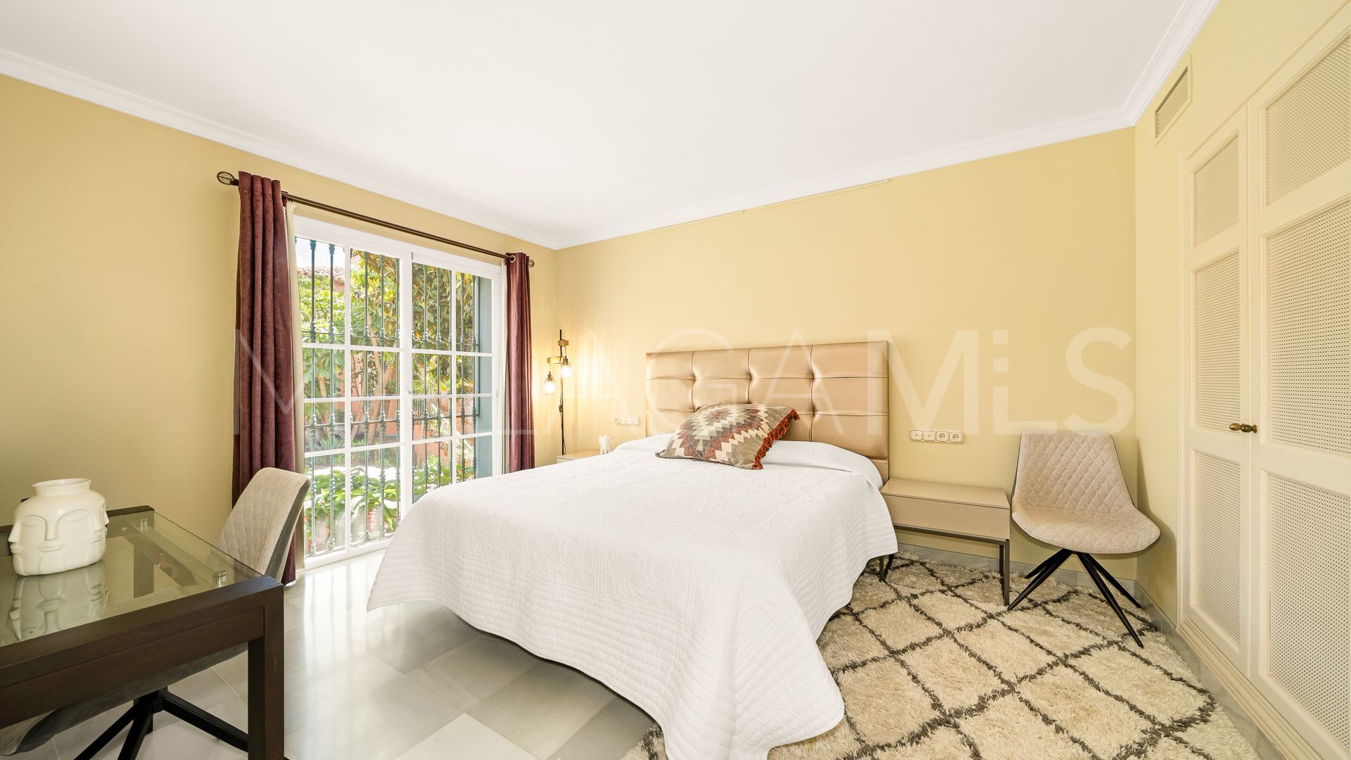Apartment for sale in Benahavis