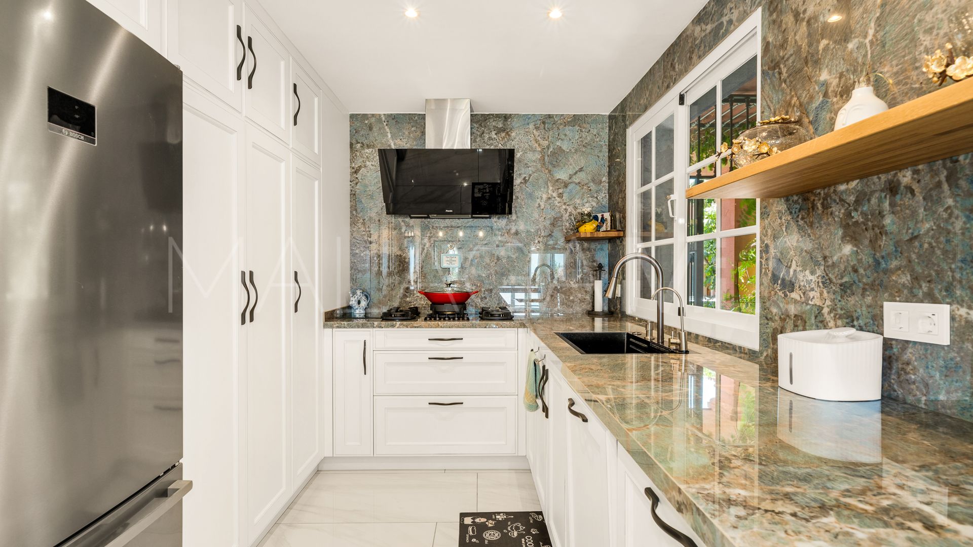 Apartment for sale in Benahavis
