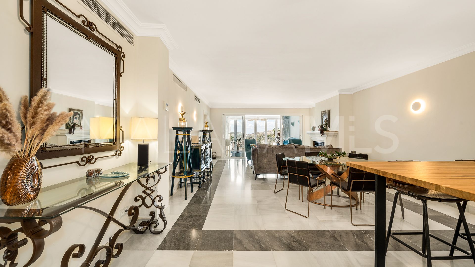 Apartment for sale in Benahavis