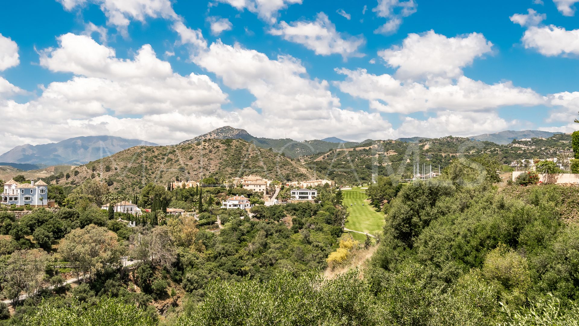 Apartment for sale in Benahavis