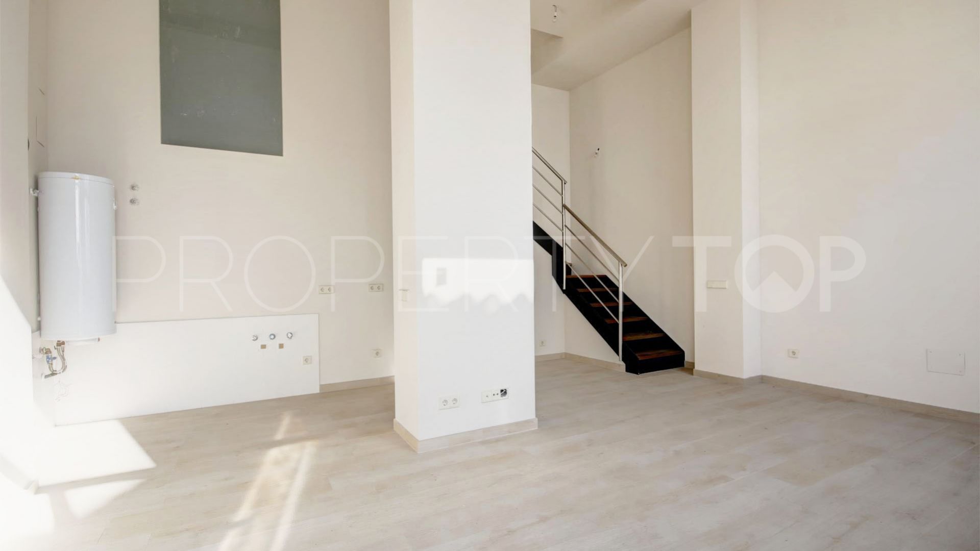 Apartamento planta baja en venta de 4 dormitorios en Estepona Casco Antiguo