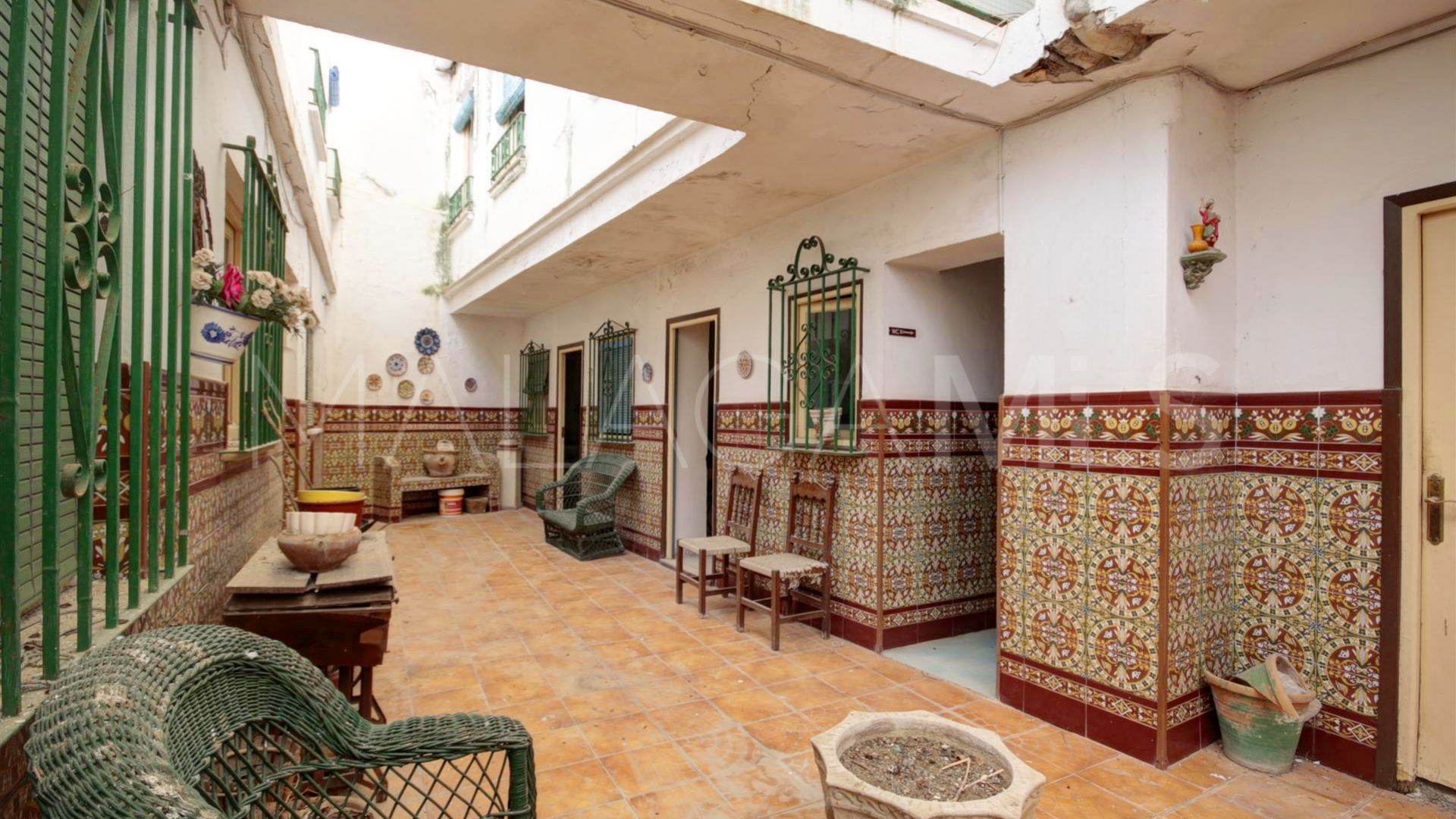 Hotel for sale in Estepona Casco Antiguo