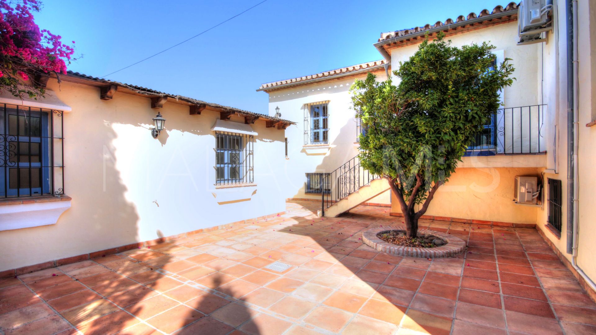 Villa for sale in El Padron