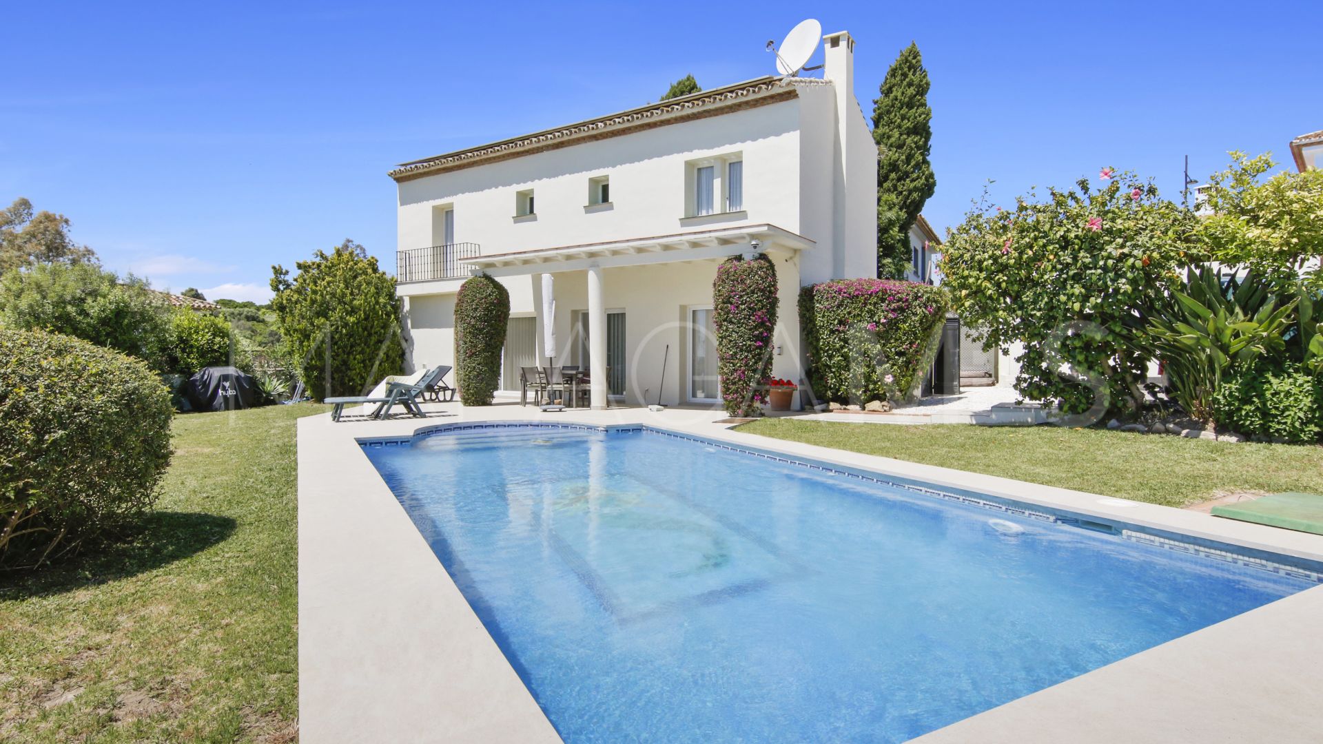 Villa for sale in Estepona Golf