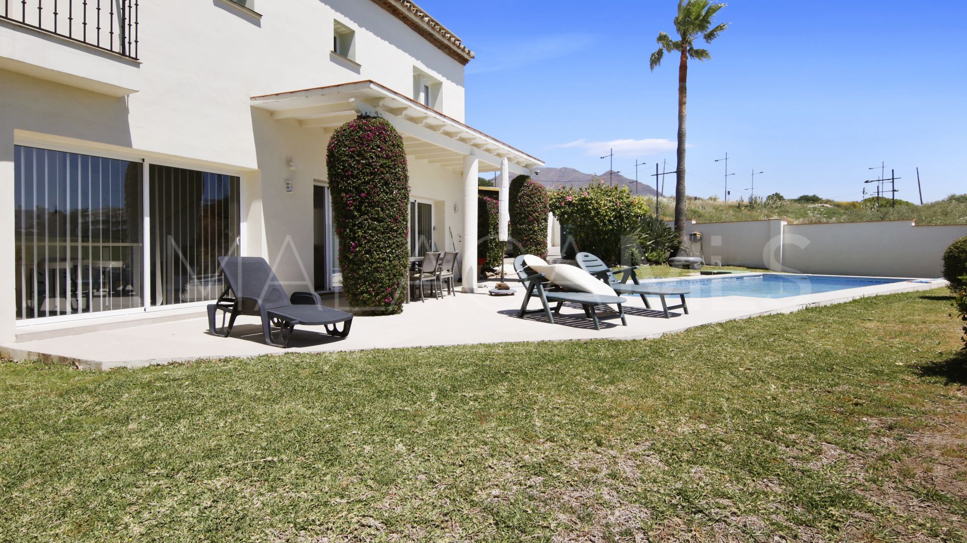 Villa for sale in Estepona Golf
