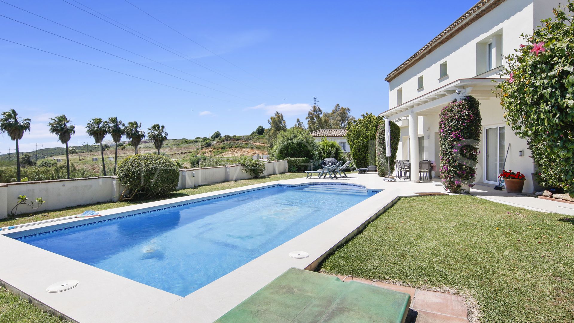 Villa for sale in Estepona Golf