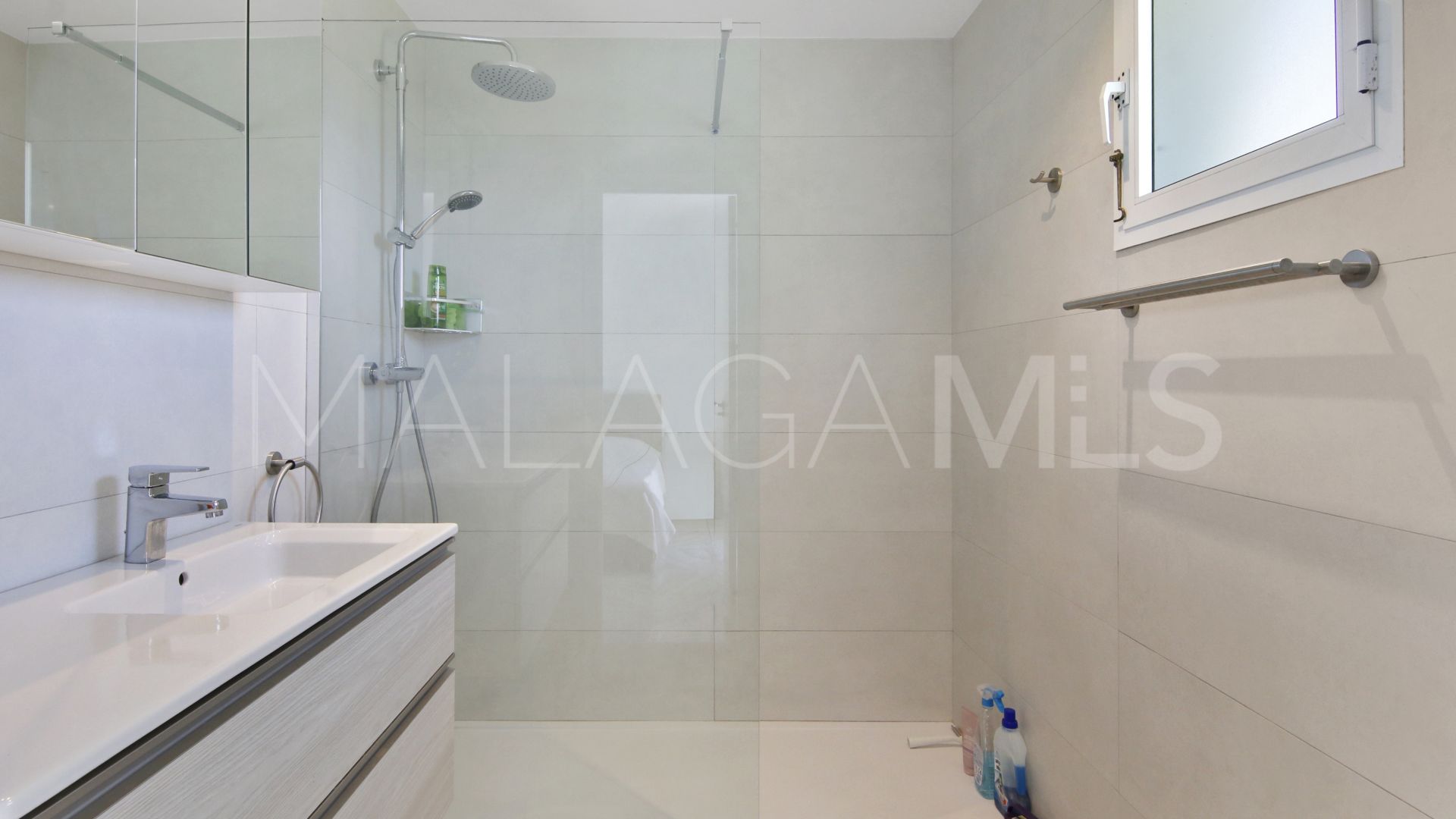 Villa for sale in Estepona Golf