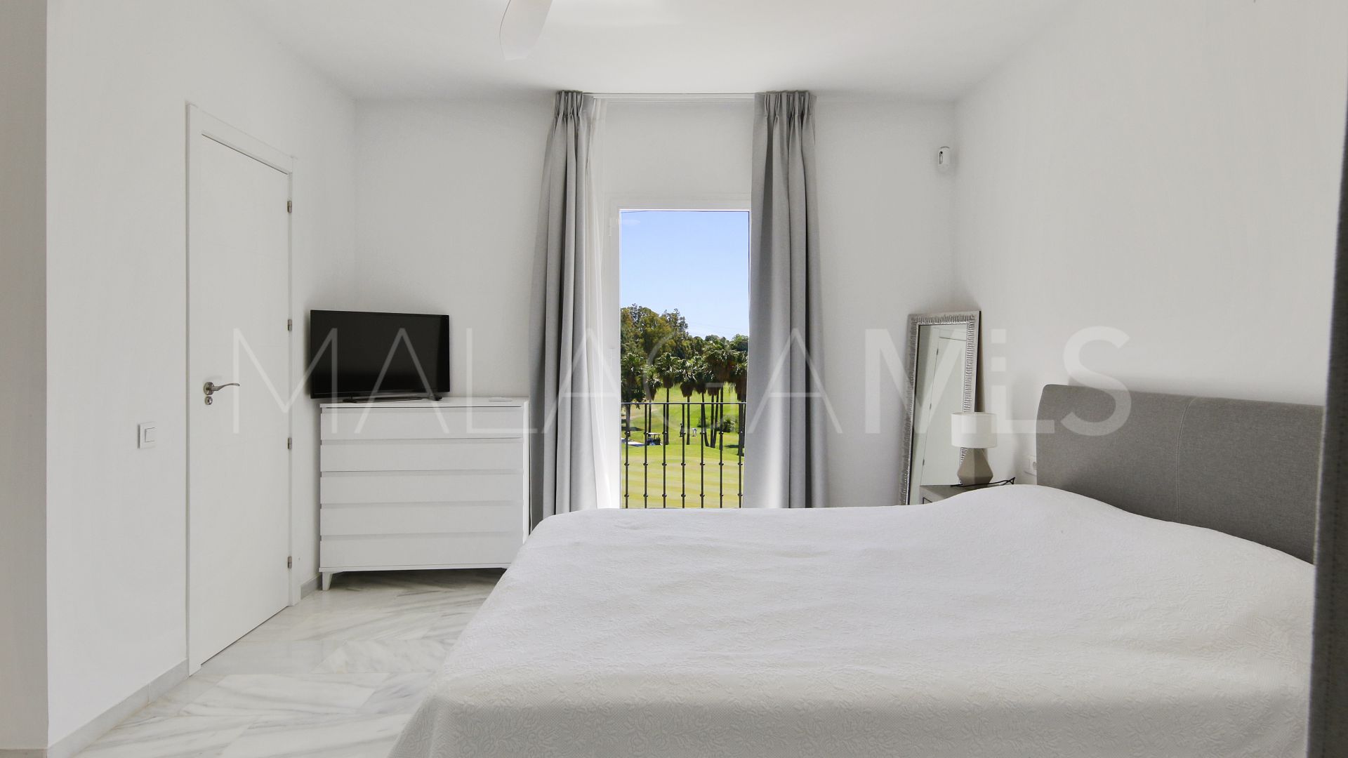 Villa for sale in Estepona Golf