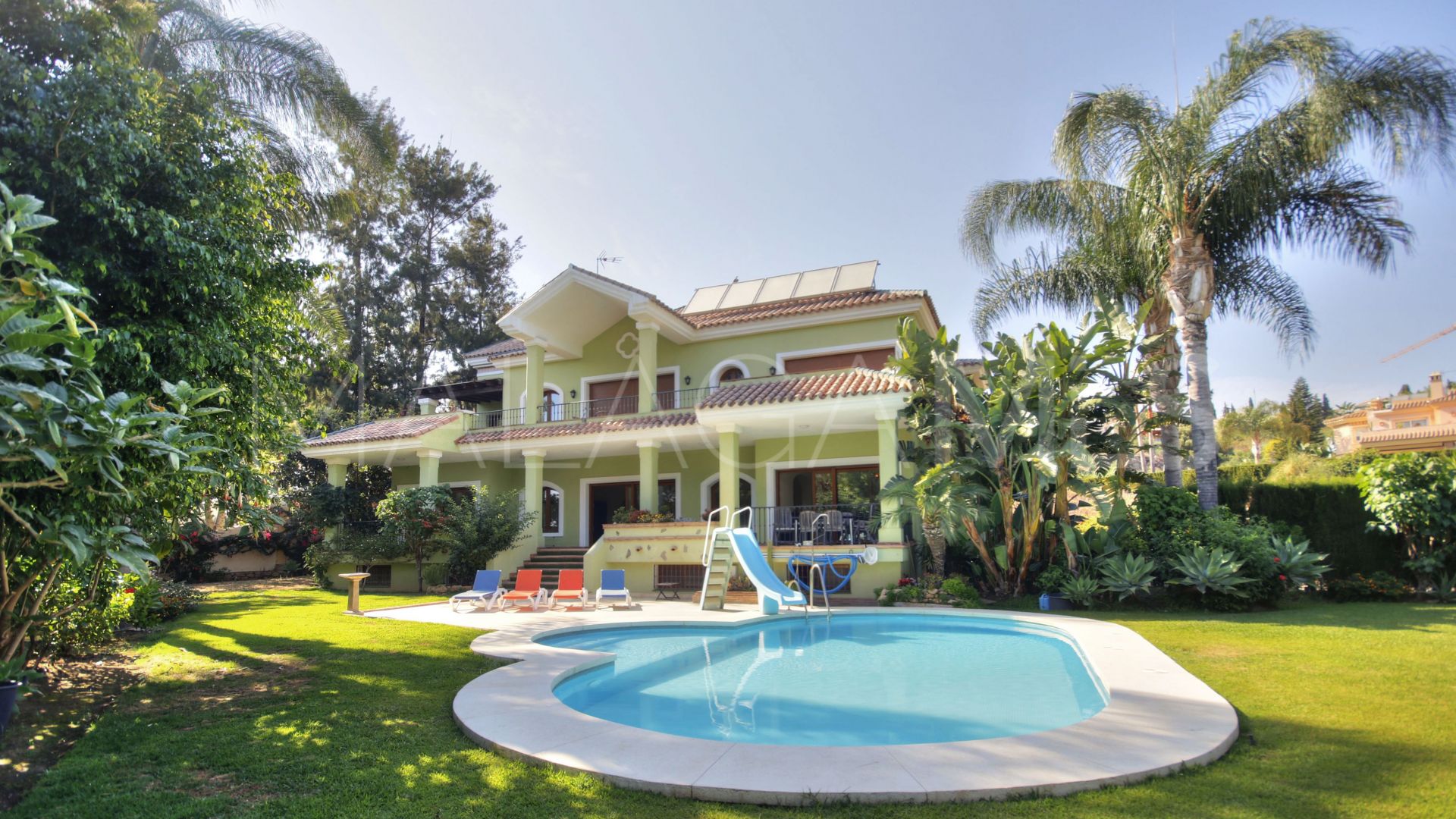 Buy villa in Paraiso Alto