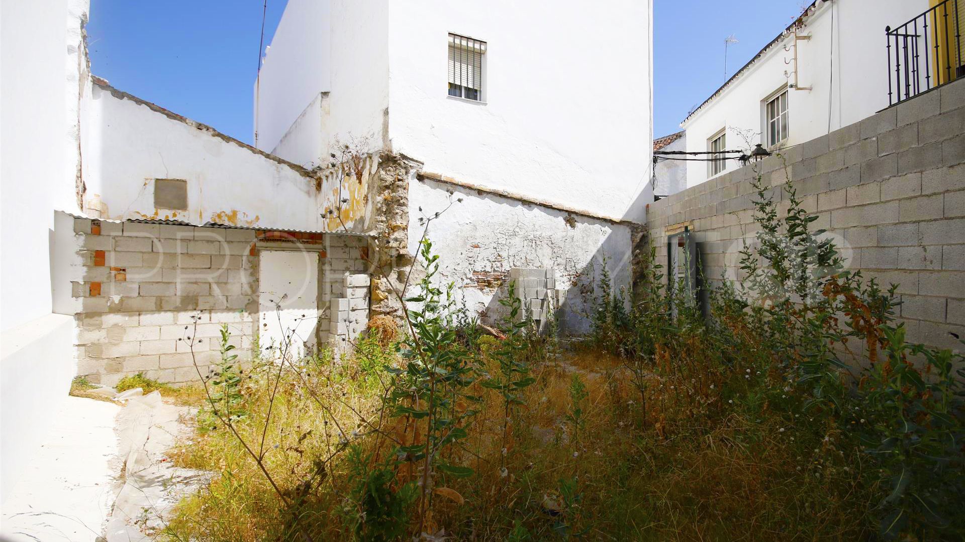 Buy plot in Estepona Old Town with 7 bedrooms