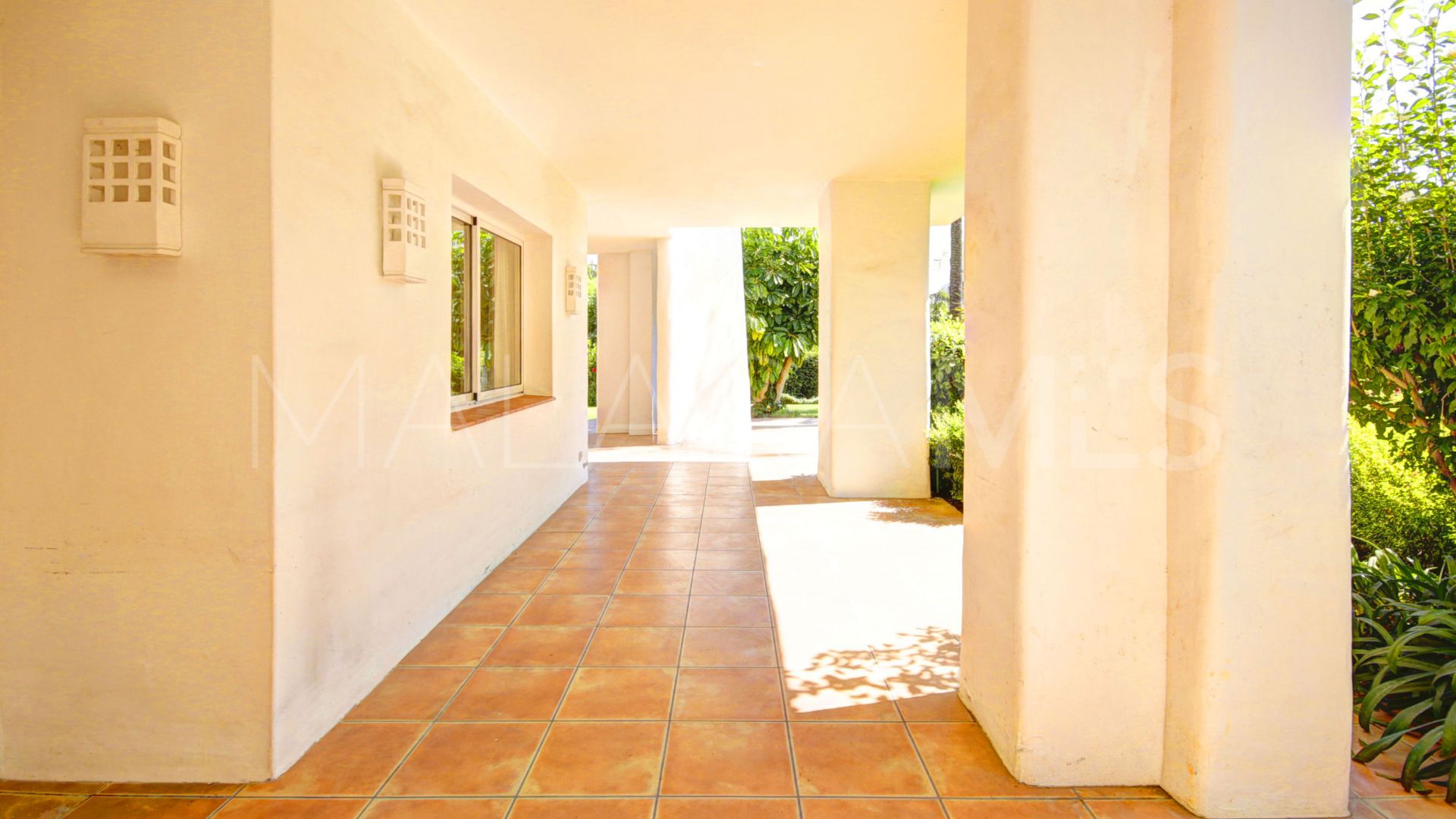 For sale ground floor apartment with 3 bedrooms in Alcazaba Beach