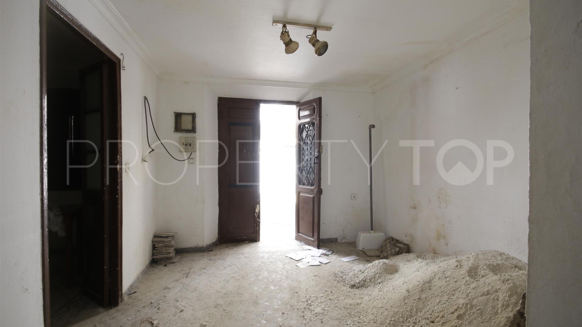 Adosado con 3 dormitorios a la venta en Estepona Casco Antiguo