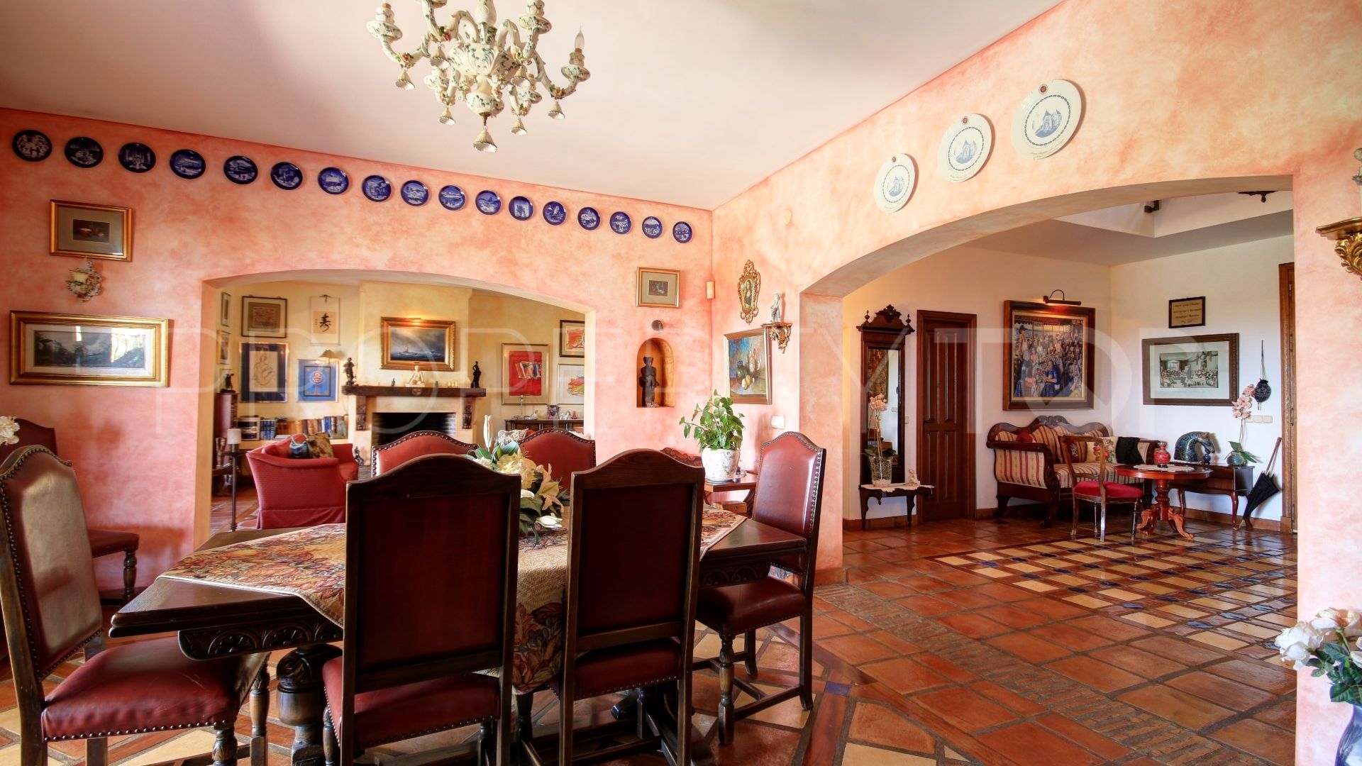 Villa de 8 dormitorios en venta en La Duquesa