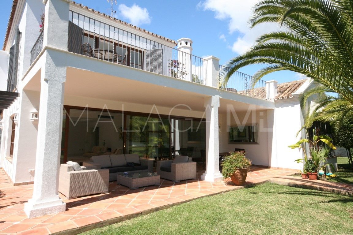 Villa with 6 bedrooms a la venta in Guadalmina Baja