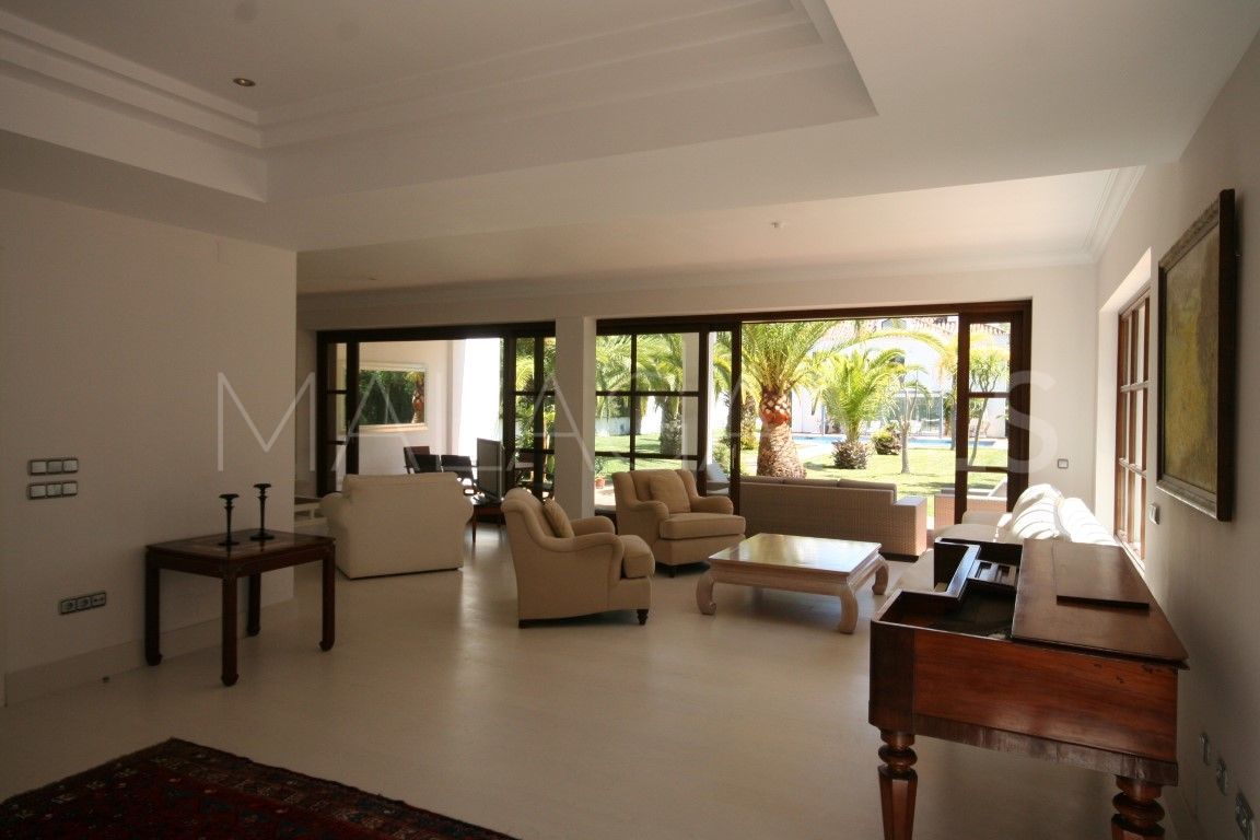 Villa for sale in Guadalmina Baja