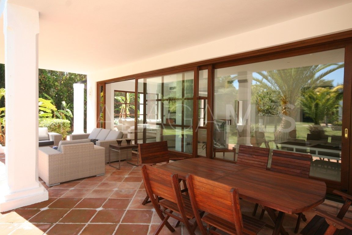 Villa for sale in Guadalmina Baja