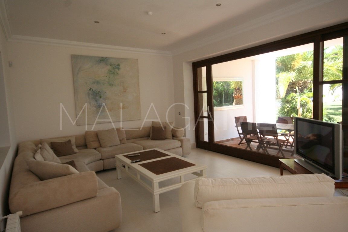 Villa for sale in Guadalmina Baja