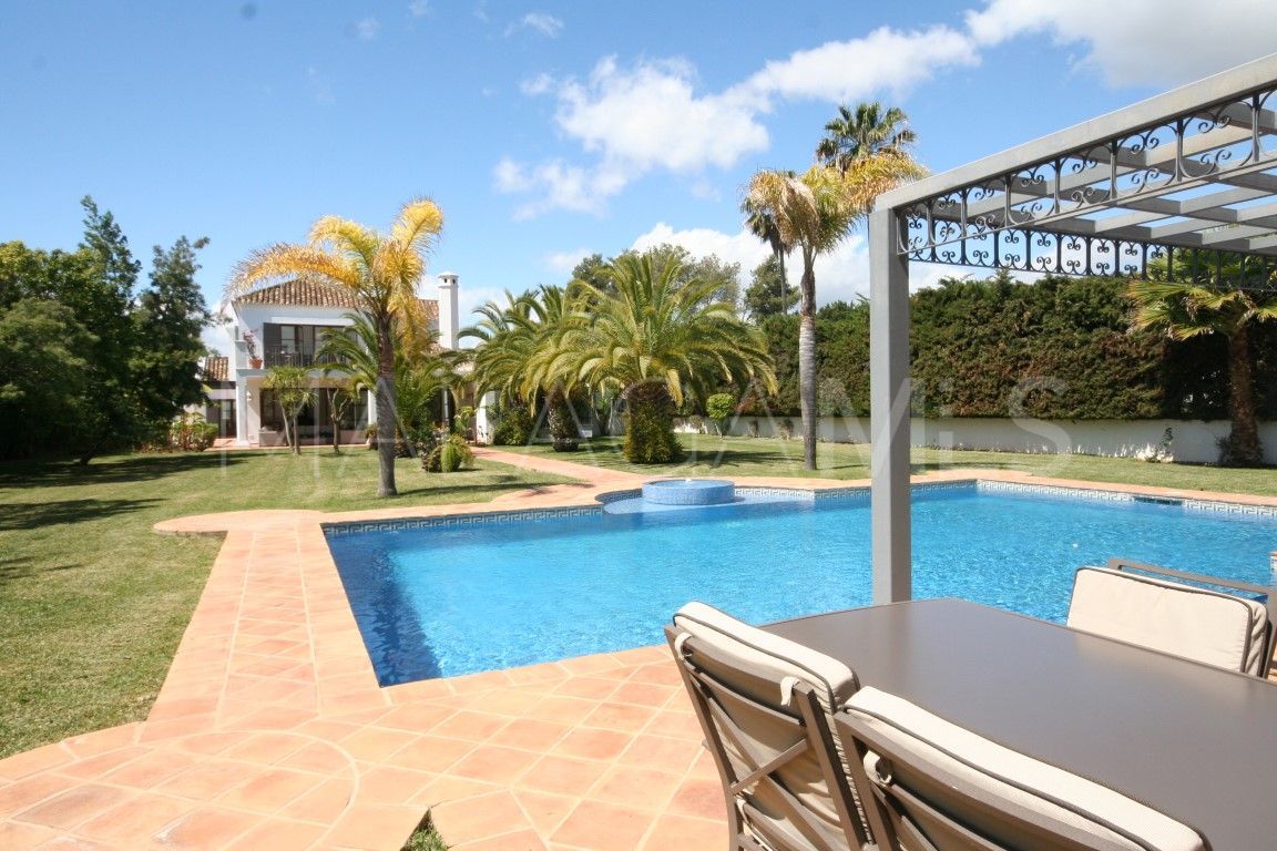 Villa with 6 bedrooms a la venta in Guadalmina Baja