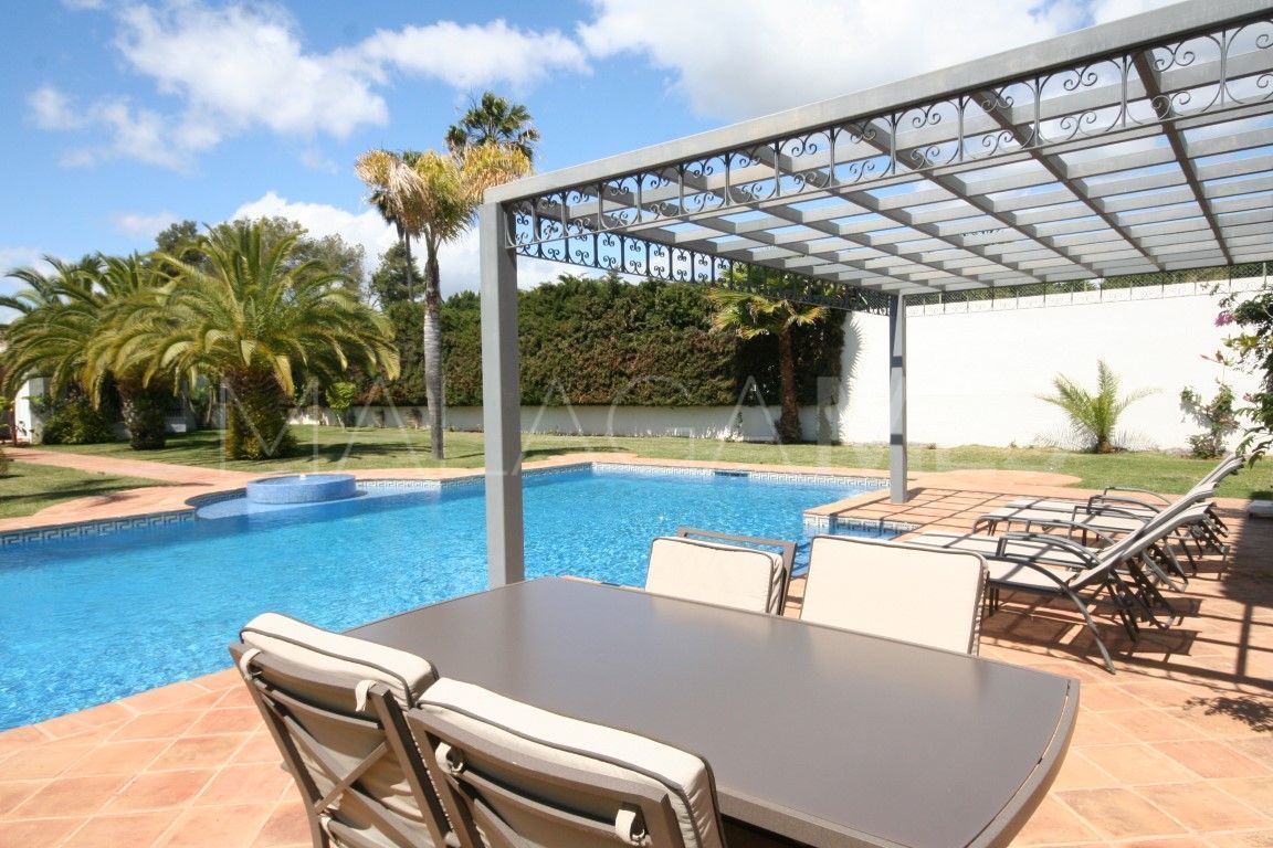 Villa with 6 bedrooms a la venta in Guadalmina Baja