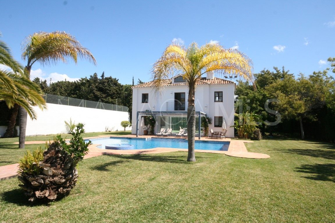 Villa for sale in Guadalmina Baja