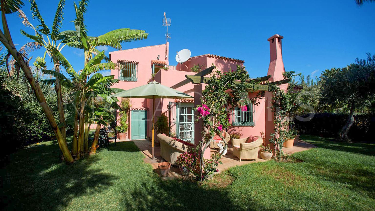 Villa for sale in Guadalobon