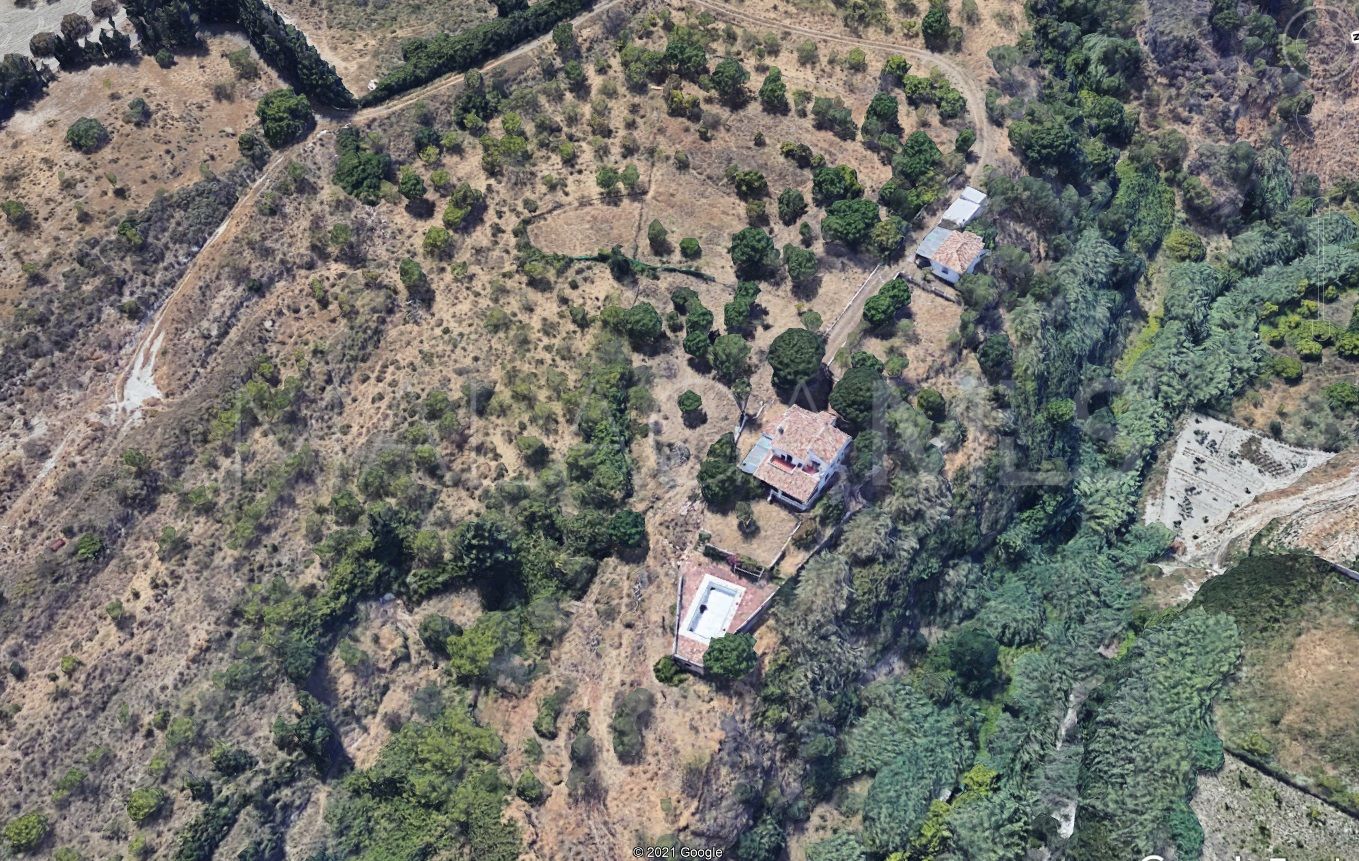 Finca for sale in Estepona